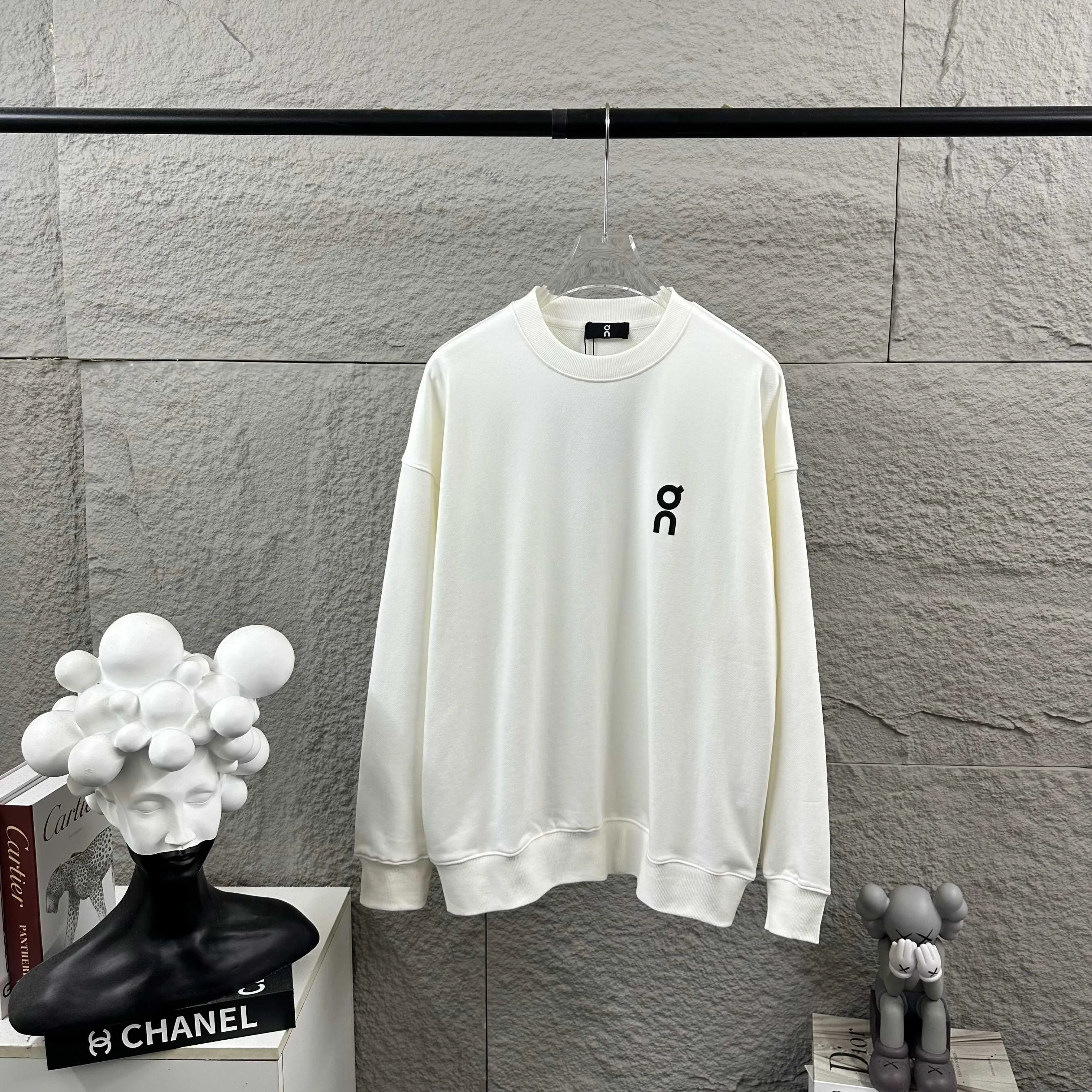 On*running* Early Autumn and Winter New Arrival Classic letter totem three-dimensional foaming process Customized terry fabric Long-sleeved round neck sweatshirt Men and women Same Style Color: Black White Size: S (90-130 pounds) M (120-150 pounds) L (140-165 pounds) XL (160-180 pounds) XXL (180 pounds)